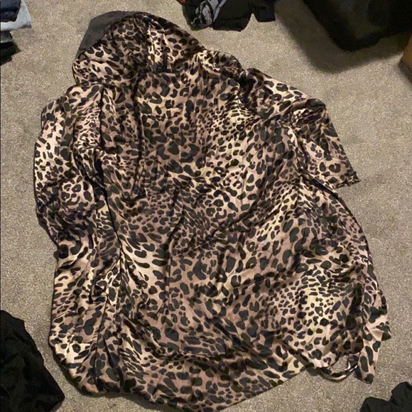 Men’s Robe - Picture 4 of 6